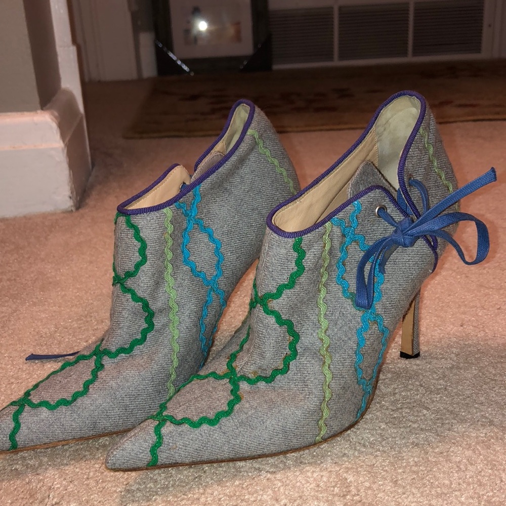 Size 6 1/2 Manolo Blahnik heel